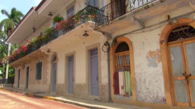 Bol Begonvil'ın ilk ev balkon doldurun. 