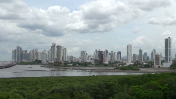Gyönyörű Panamaváros Nehéz Felhők Széles Panorámafelvétel Szemcsésedik — Stock videók