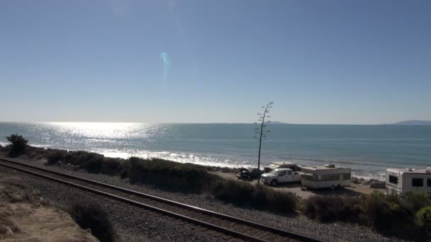 Tren Parça California Kıyısında Kamp Ventura Amerika Birleşik Devletleri — Stok video