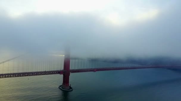 Aerial White Mist Busy Amazingly Designed Golden Gate Bridge — Stock Video