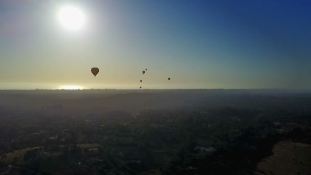 Fast Antenn Varmluftsballonger Kalifornien Med Solen Skinande Ljust — Stockvideo
