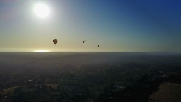 Aeronave Constante Globos Aire Caliente California Con Sol Brillando — Vídeo de stock