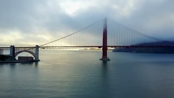 Aerial Apex Great Golden Gate Bridge Cloud Covering — Stock Video