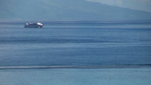 Mavi Okyanus Moorea Yakın Geçen Gemi Tahiti Moorea Fransız Polinezyası — Stok video