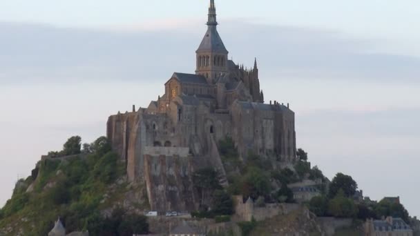 Zoom Out Del Gran Hermoso Mont Saint Michel Seductor País — Vídeo de stock