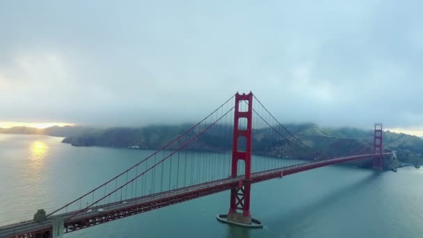 Aerial Uttaget Den Fantastiska Solnedgången Great Golden Gate Bron — Stockvideo