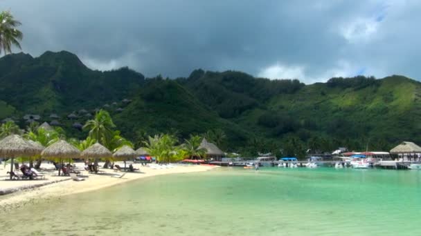 Panorering Visa Moorea Beach Village Tahiti Moorea Franska Polynesien — Stockvideo