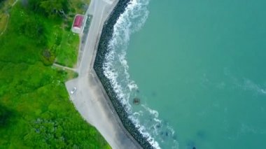 Gök olayları eski ve Antik Bina uzun ve büyük Golden Gate Köprüsü altında