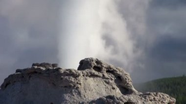 Zoom-Out şaşırtıcı şofben Yellowstone Milli Parkı