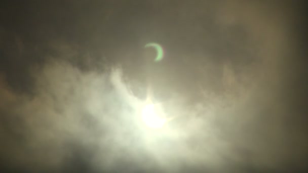 Затмение Солнца Перемещающееся Через Быстрые Облака Калифорния Лос Анджелес Соединенные — стоковое видео