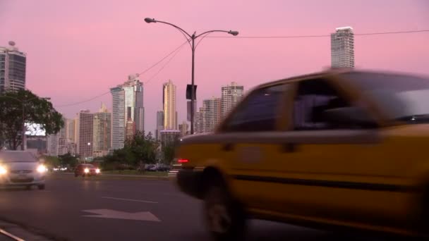 Steady Shot Szybkie Samochody Piękne Budynki Panama City — Wideo stockowe