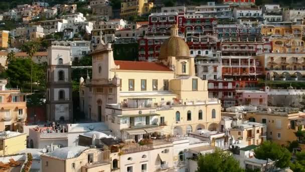 Nauwere Luchtfoto Van Stad Positano Italië Met Een Kerk Kleurrijke — Stockvideo
