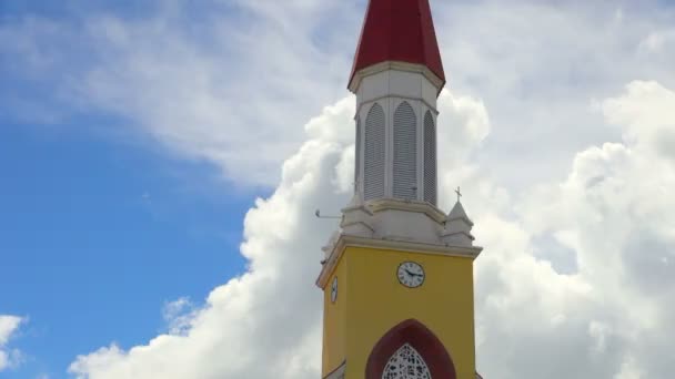 时间流逝 教堂的顶端与晴朗的天空 大溪地 帕皮提 法属波利尼西亚 — 图库视频影像