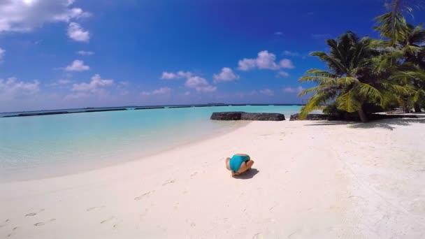 Slow Motion Still View Girl Doing Exhibition Beach While Standing — Stock Video