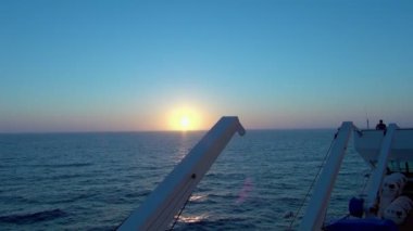 Yatıştırır denizlerde geçen süre bir Cruise Gemi San Diego günbatımında inanılmaz güzel görünümü