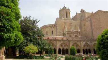 Kuşlar tarafından gününde ziyaret Tarragona İspanya bitkiler avlusu ile bayındır Katedrali geniş görüş