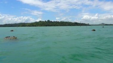 Büyük Panama Kanalından geçen gemi geniş açı çekim