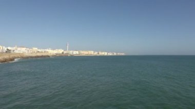 Pan: Sağdan sola güzel eski Katedrali de Cadiz İspanya mavi gökyüzünün altında için