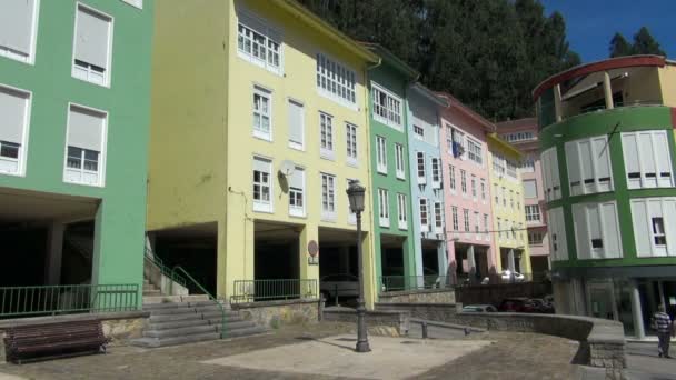 Pan Prawej Lewej Kolorowy Malowane Domy Mieście Cudillero Hiszpania Odzwierciedlające — Wideo stockowe