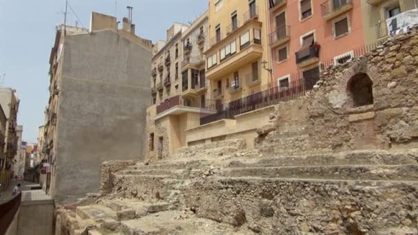 Izquierda Derecha Pan Ruinas Antiguas Rodeado Edificios Tarragona España — Vídeos de Stock