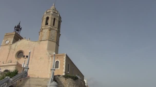 Diagonal Para Cima Pan Famosa Igreja Bartolomeu Sitges Espanha — Vídeo de Stock