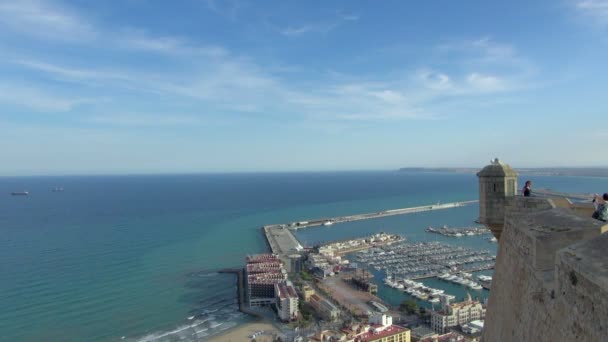 在阿利坎特的地平线和蔚蓝的海洋风景景观西班牙旅游胜地 — 图库视频影像