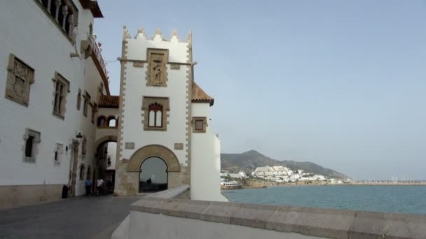 Panorera Vänster Till Höger Vyn Vackra Blå Havet Sitges Spanien — Stockvideo