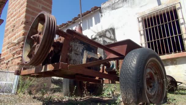 Rusty Old Machine Stationed Front Old Building Sunny Day Tequila — Stock Video