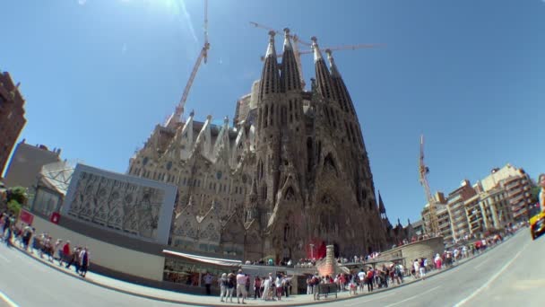Vista Panorámica Famosa Iglesia Sagrada Familia Barcelona España Rodeado Turistas — Vídeos de Stock