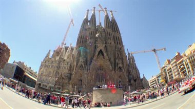 Güzel geniş görüş ve eski Kilisesi adlandırılmış Sagrada Familia bulunan İspanya turist ile sular altında