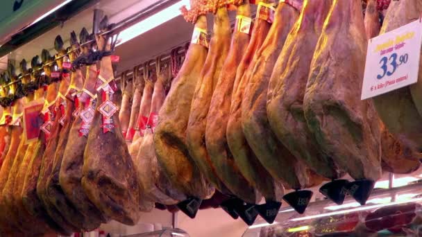 Смачні Хамон Iberico Продається Ринку Бокерія Іспанії Чекають Своїх Покупців — стокове відео