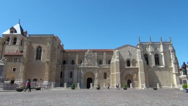 Θέα Από Την Παλιά Εκκλησία Στην Ισπανία Cardona Περπάτημα Και — Αρχείο Βίντεο