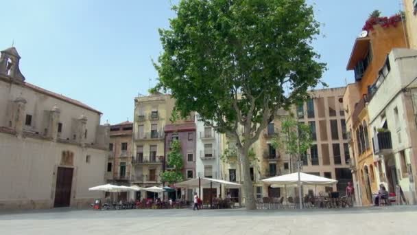 Rechts Naar Links Pan Van Plaza Kerk Tarragona Spanje Met — Stockvideo