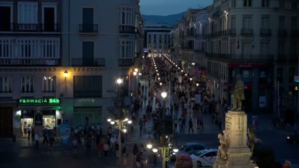 Famosa Estatua Larios España Medio Concurrida Calle Ciudad — Vídeos de Stock