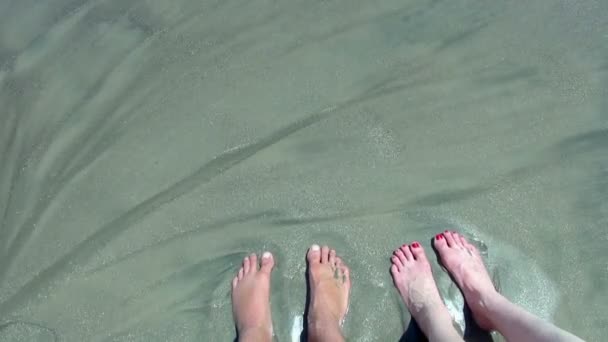 Dulces Pies Amante Una Playa Sayulita México Tocándose Mutuamente — Vídeo de stock