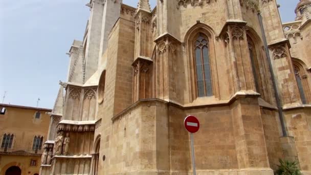 Pan Upward Facade Old Beautiful Church Tarragona Featuring Statues Glass — Stock Video