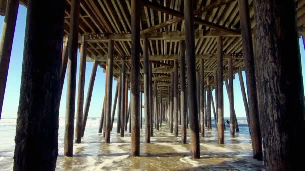 Architectural Symmetrical View Pismo Pier Beach Waves Splashing Its Foundation — Stock Video