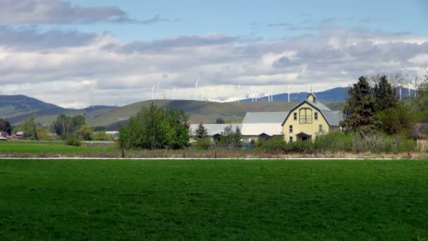 Vacker Vacker Utsikt Över Yakima Väderkvarnar Blåsig Dag — Stockvideo