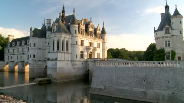 时间流逝 法国的太阳落山和城堡 Chenonceau 快速移动的云彩 — 图库视频影像