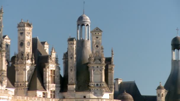 Pan Derecha Izquierda Las Altas Torres Del Castillo Chambord Francia — Vídeo de stock