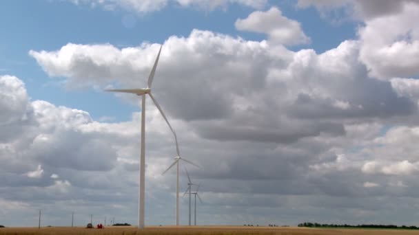 Inzoomen Amazing Windmolenparken Van Loire Vallei Frankrijk Met Grijze Wolken — Stockvideo