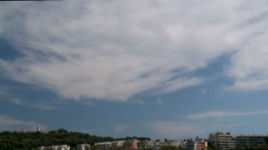 Güzel plaj Cote D'Azur yer zevk insanlarla dolu bir