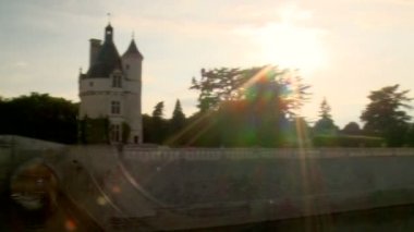Sun gizleme arkasında kalın bulutlar, Chateau de Chenonceau Fransa