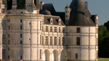 Pan yukarı doğru: Grand SK tasarlanmış şaşırtıcı? ade ve Fransa'daki Chateau de Chambord büyük kuleleri