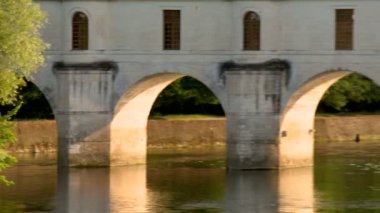 Pan: Güzel kale, Elegant Köprüsü, Lonely kule ve huzurlu avlunun, Chateau de Chenonceau Fransa