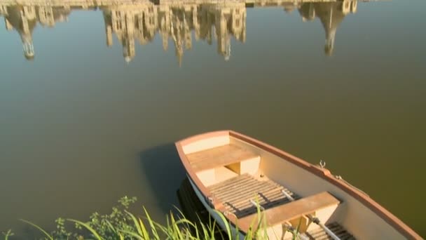 Dunkles Spiegelbild Des Chateau Chambord Braunen Fluss Wie Ein Spiegel — Stockvideo