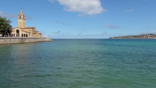 Still Footage San Pedro Church Taken Distance Ocean Foreground Rolling — Stock Video