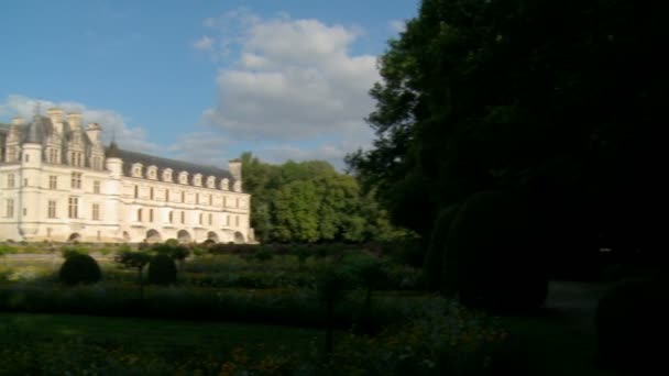 Pan Direita Para Esquerda Vista Grande Chateau Chenonceau Com Nuvens — Vídeo de Stock