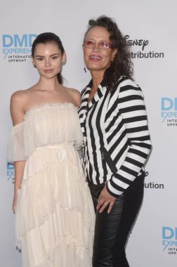 Los Angeles - 20 Mayıs: Eline Powell, Rena Owen Disney Abc Uluslararası ayarlıyoruz Walt Disney Studios üzerinde 20 Mayıs 2018 Burbank, Ca