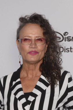 Los Angeles - 20 Mayıs: Rena Owen Disney Abc Uluslararası ayarlıyoruz Walt Disney Studios üzerinde 20 Mayıs 2018 Burbank, Ca